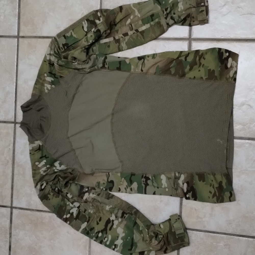USGI Multicam OCP Army Combat shirt FR rated Large under armour Gen 1 mock neck